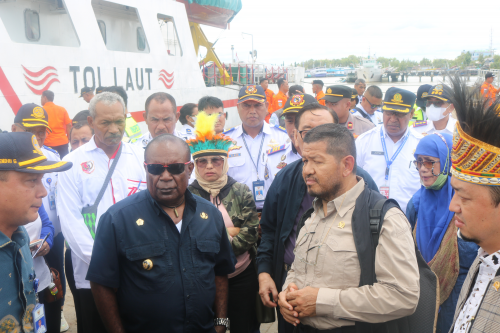 Merauke 17 Februari 2023, Pimpinan dan Anggota Komisi V DPR RI melaksanakan Kunjungan Kerja di Pelabuhan Laut Yos Sudarso Merauke.