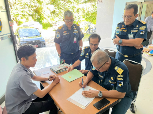 Penyerahan Sertifikat Tanah oleh BPN Kukar