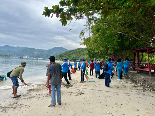 Kegiatan Bersih Pantai Bulan Cinta Laut