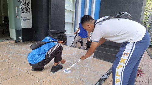 Jumat Bersih di Lingkungan Kantor UPP Kelas II Gilimanuk