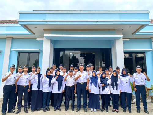 FOTO BERSAMA PEGAWAI UPP KELAS III KARANGANTU