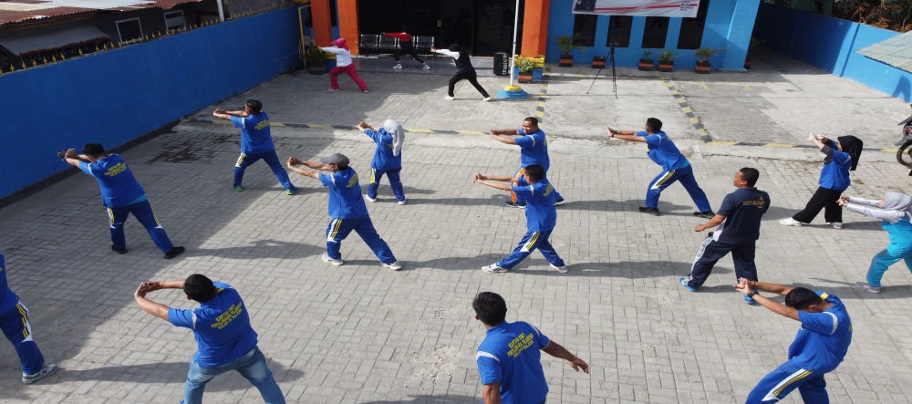 PELAKSANAAN SENAM PAGI KANTOR UPP KELAS III MAJENE