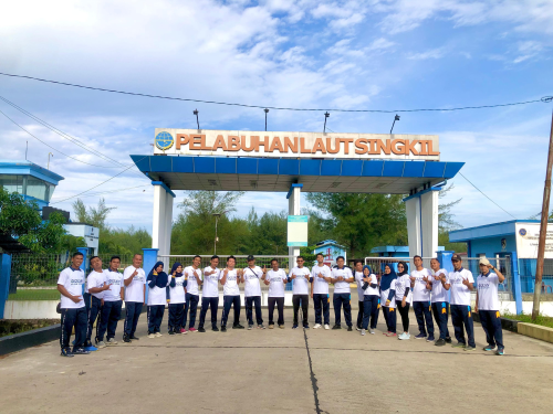 Kegiatan "Ocean Clean Up Day" dalam rangka memperingati Hari Ulang Tahun PT.ASDP Indonesia Ferry (Persero) Ke-51 Tahun